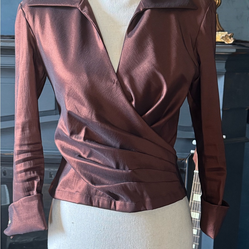 Chic Brown Blouse with Sleek Design